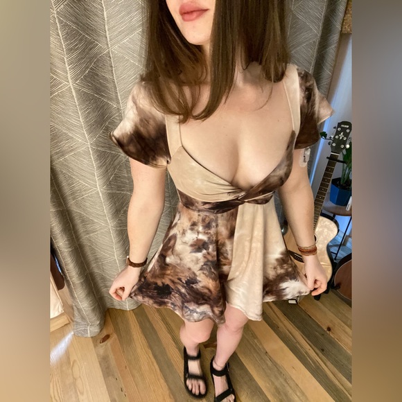 Urban Outfitters Romper - Picture 2 of 12